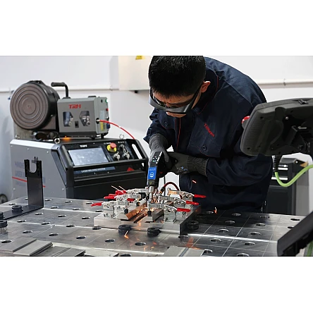 TRM Hochwertiges Handgeführtes Faserlaser-Schweissgerät LWH2000-P (Wassergekühlt)