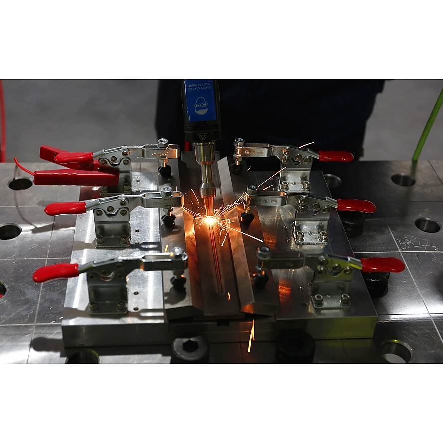 TRM Hochwertiges Handgeführtes Faserlaser-Schweissgerät LWH3000-P (Wassergekühlt)